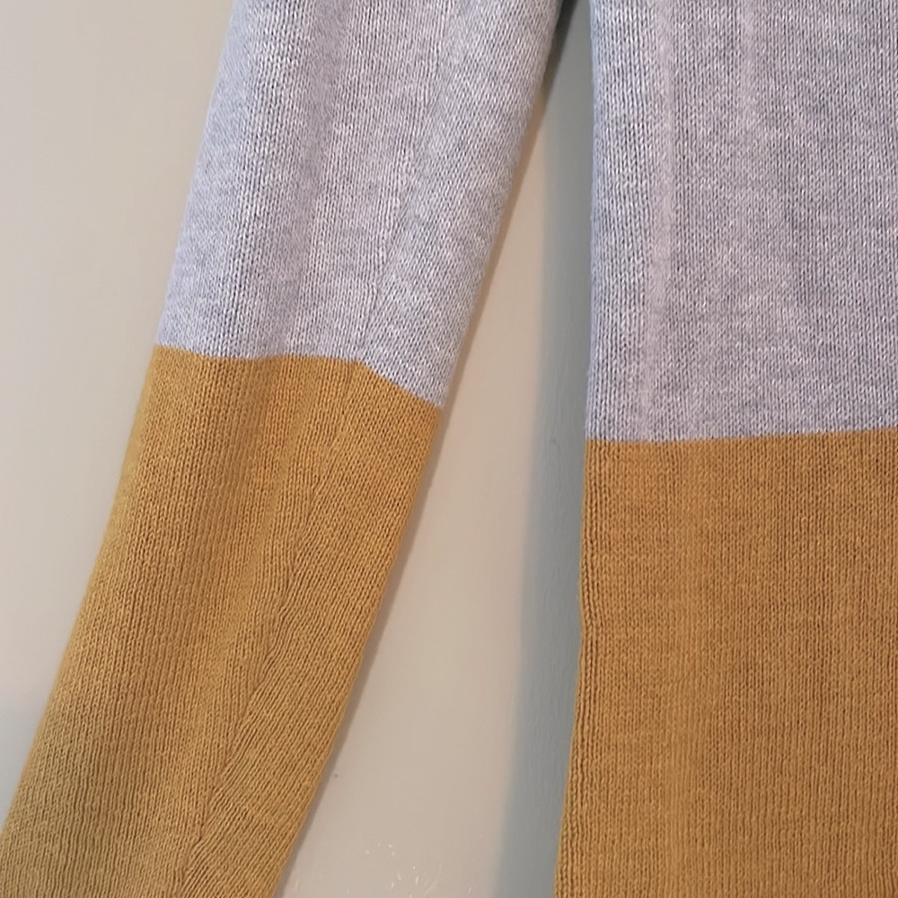 Color Block Sweater - Picture 3 of 4